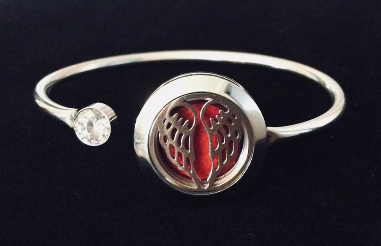 Aromatherapy Jewelry Angel Wings Essential Oil locket Diffuser Bracelet Stainless Steel Locket Flexible