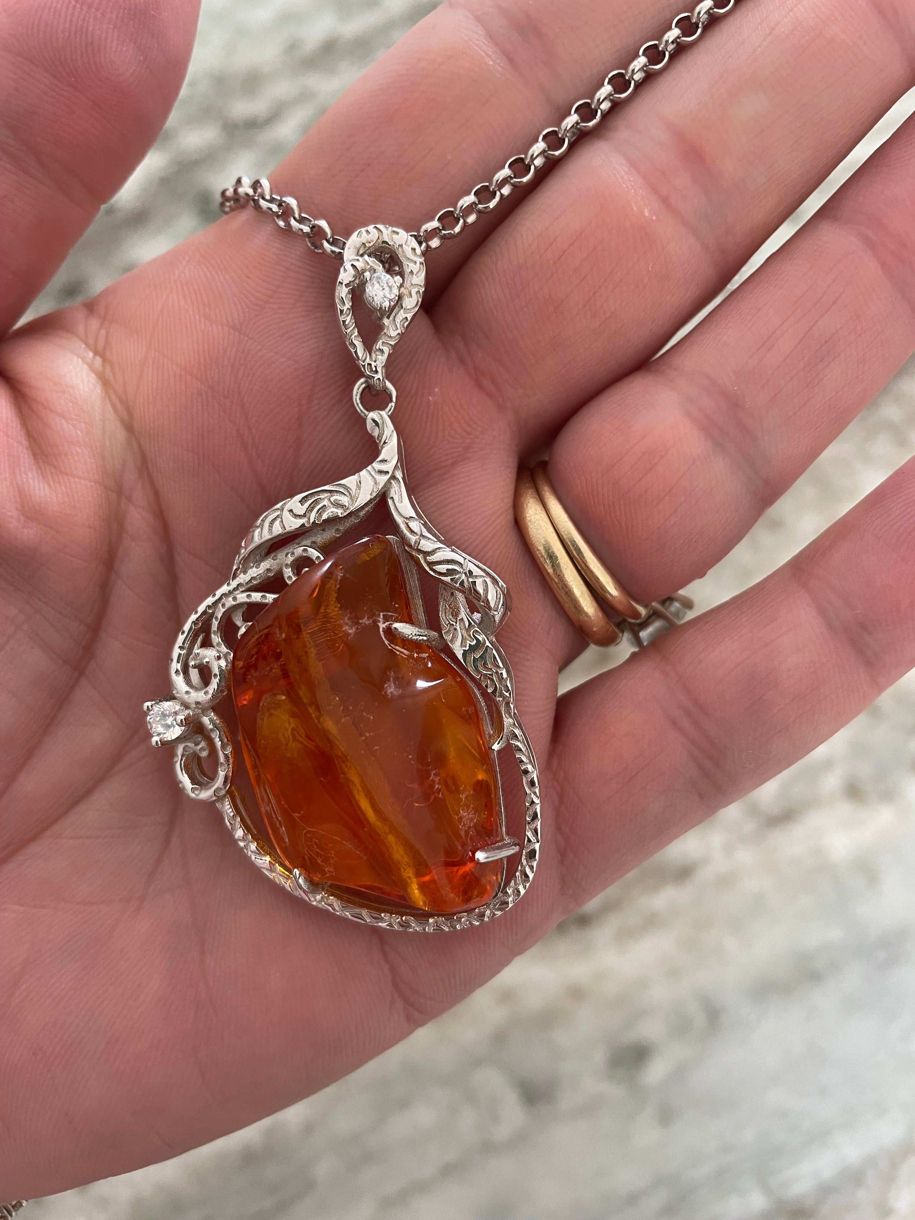 Jewellery - Necklaces & Pendants - Pendant Necklaces - Amber Extraordinaire  Sterling Silver Freeform Amber Pendant with Chain - Online Shopping for  Canadians