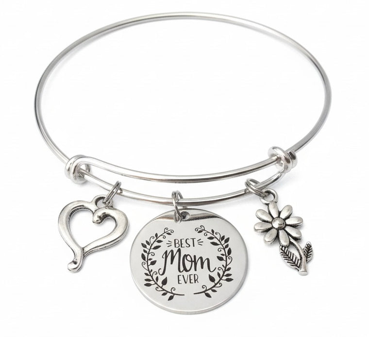 Silver expandable bangle bracelet with "Best Mom Ever" laurel wreath engraved disc charm, open heart charm, and daisy flower charm – Mother's Day gift jewelry by Jules Obsession

