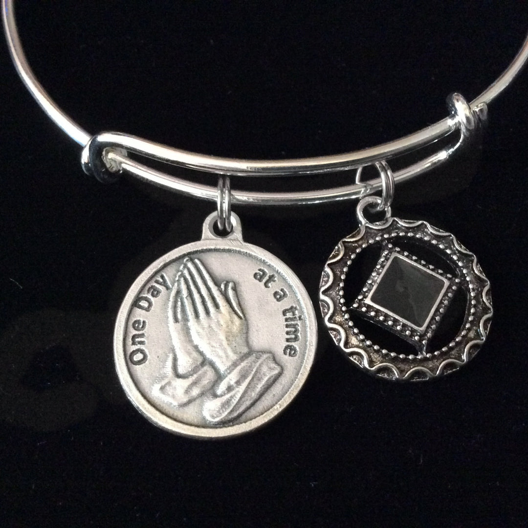 Serenity Prayer NA Silver Expandable Charm Bracelet Adjustable Silver Wire Bangle Inspirational Meaningful Recovery Gift