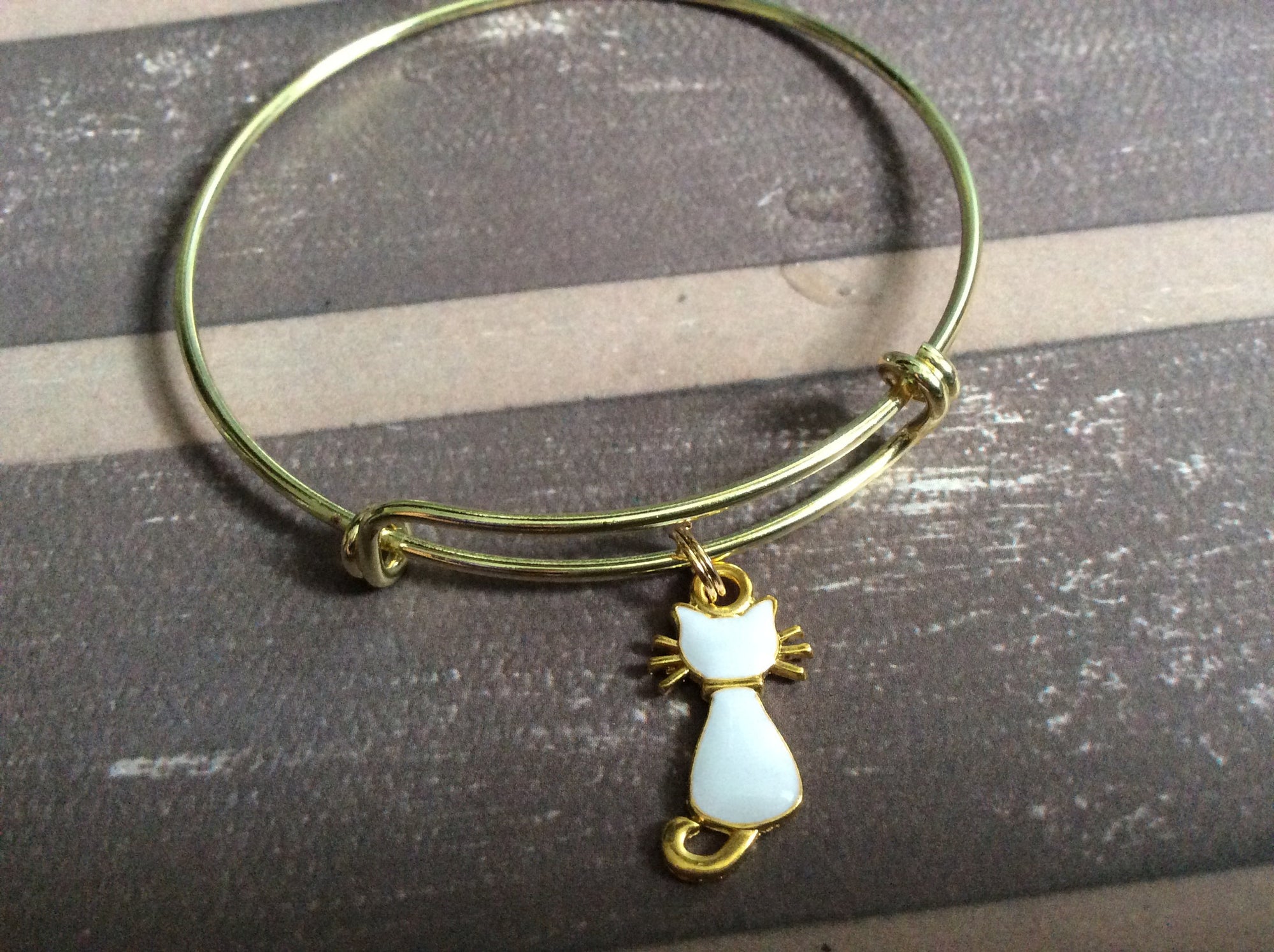 Adorable Cat Charm Bracelet Expandable Adjustable Gold Wire Bangle 